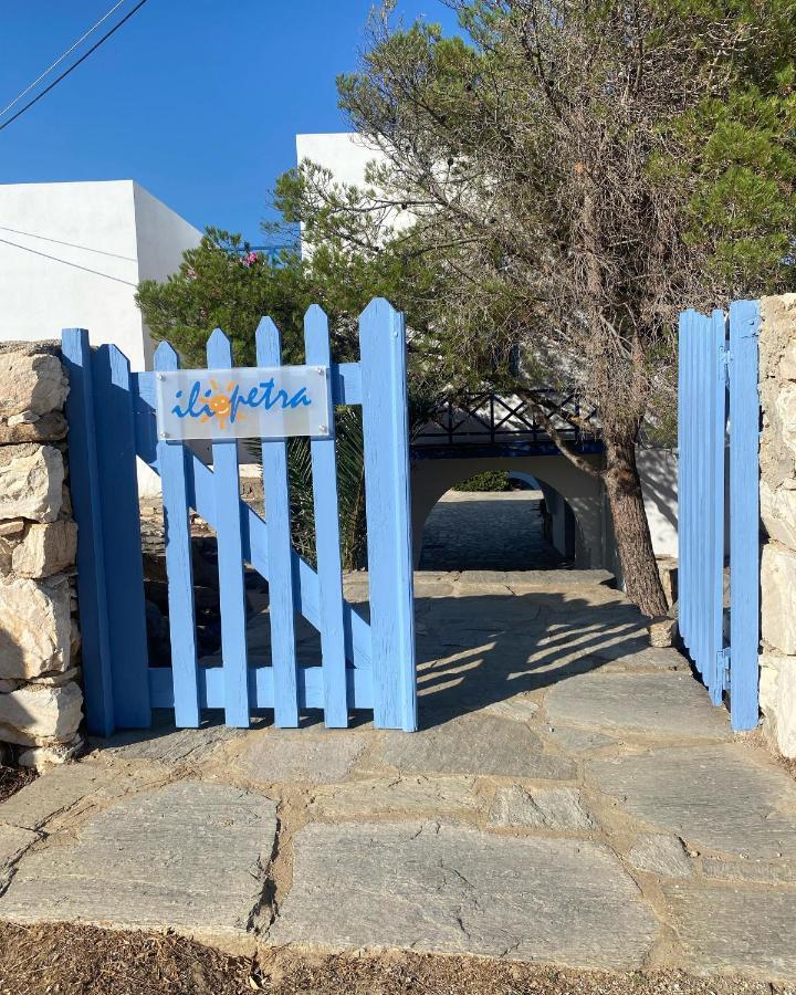 Iliopetra Studios Chrisi Akti  Exteriör bild